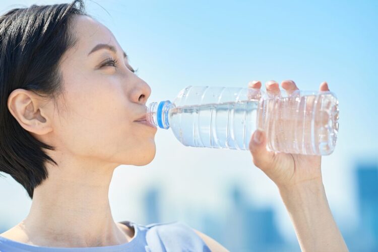 初夏の水分補給の重要性｜暑さに負けない体づくりと毎日の水分習慣